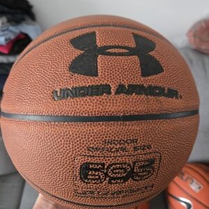 Under Armour 695 Indoor Basketball Men's Adult Size 7